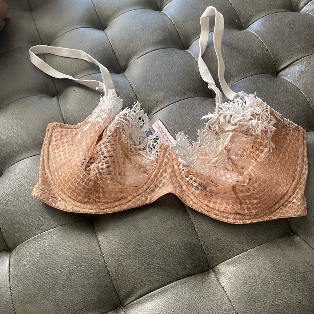 Victiora secret size 34DD slightly used